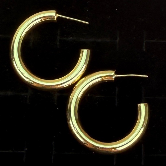 Pretty lightweight, thick goldtone hoop pierced earrings - Picture 4 of 6